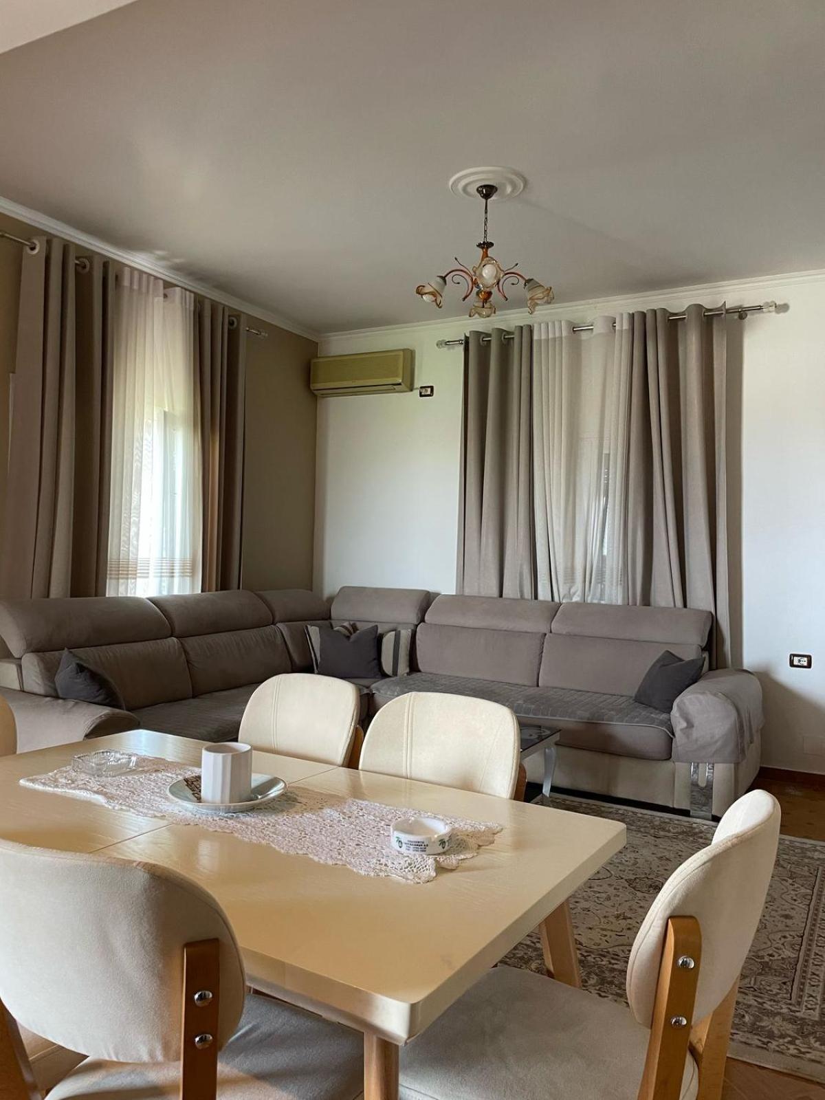Guest House Ilir Berat Exterior photo