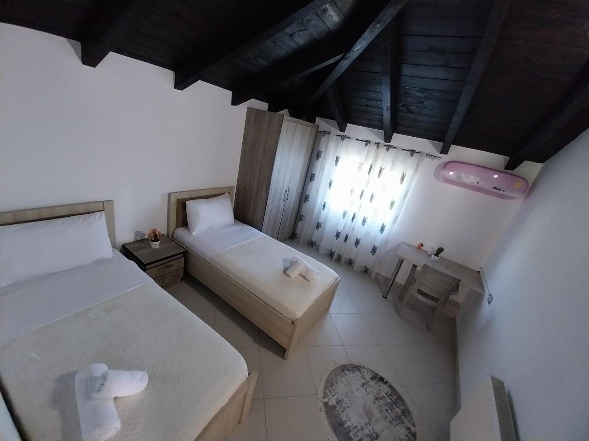 Guest House Ilir Berat Exterior photo