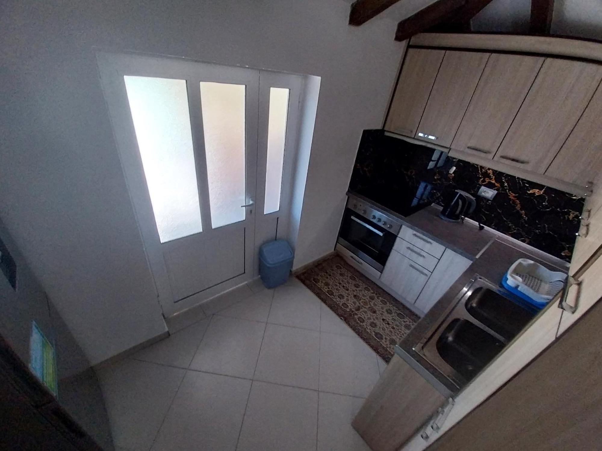 Guest House Ilir Berat Exterior photo